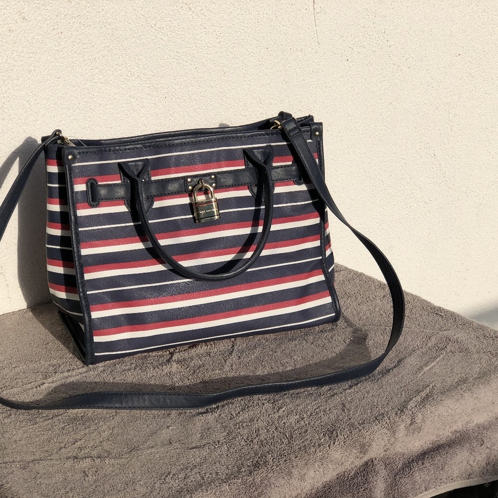 Tommy Hilifigure purse